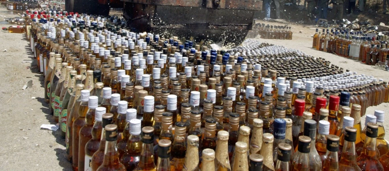 Ν.Υόρκη: Εντόπισαν δεκάδες μπουκάλια σε τοίχους και πατώματα από την εποχή της ποταπαγόρευσης (βίντεο)